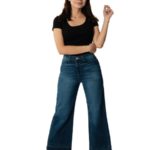Mom Jeans Cintura Alta Pierna Amplia / color azul oscuro
